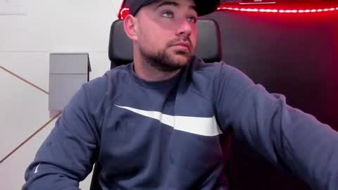 Snapshot of duncanstones chatting on 21, 3, 2026 DuncanStone online show from 21, 3, 2026