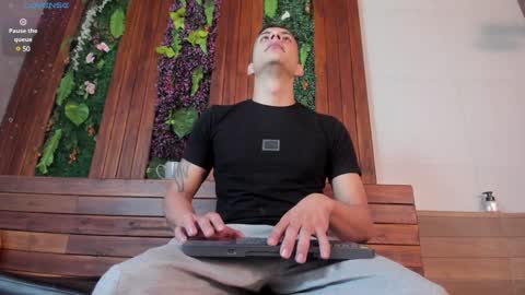 Dustin Sonne online show from 21, 12, 2024