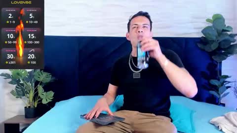 Snapshot of dustin_sonne chatting on 21, 10, 2025 Dustin Sonne online show from 21, 10, 2025