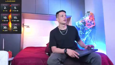Snapshot of dustin_sonne chatting on 28, 10, 2025 Dustin Sonne online show from 28, 10, 2025