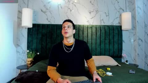 Dustin Sonne online show from 23, 11, 2025