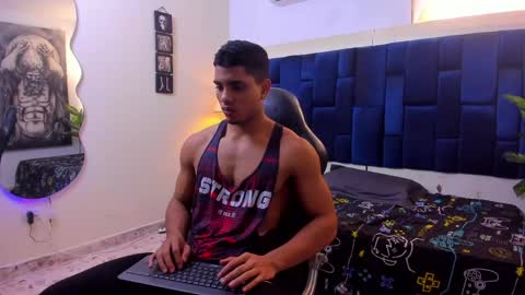 DUSTYN MICHELLE online show from 23, 5, 2026