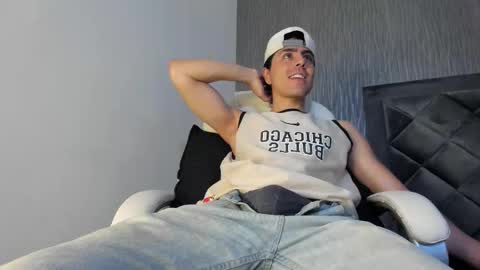 Snapshot of dylan_cross_ chatting on 3, 10, 2025 Dylan online show from 3, 10, 2025