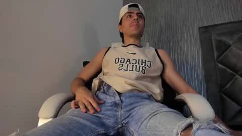 Snapshot of dylan_cross_ chatting on 13, 10, 2025 Dylan online show from 13, 10, 2025