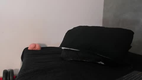 Snapshot of dylan_cross_ chatting on 18, 12, 2025 Dylan online show from 18, 12, 2025