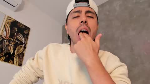 Snapshot of dylan_cross_ chatting on 19, 12, 2025 Dylan online show from 19, 12, 2025