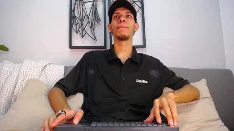 Snapshot of dylan_scotts chatting on 23, 9, 2025 dylan_scotts online show from 23, 9, 2025