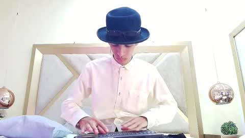 Snapshot of dylan_scotts chatting on 28, 9, 2025 dylan_scotts online show from 28, 9, 2025