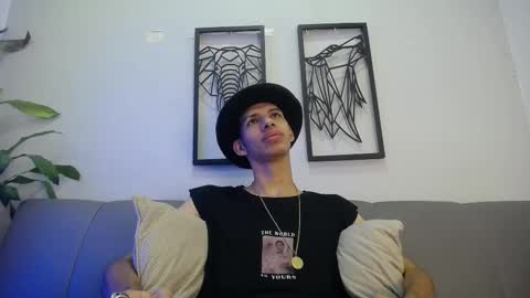 Snapshot of dylan_scotts chatting on 1, 10, 2025 dylan_scotts online show from 1, 10, 2025