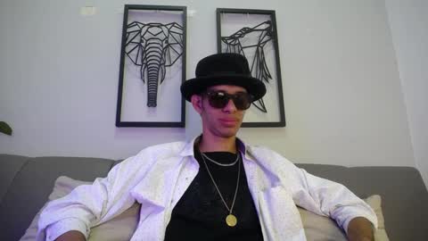 Snapshot of dylan_scotts chatting on 2, 10, 2025 dylan_scotts online show from 2, 10, 2025