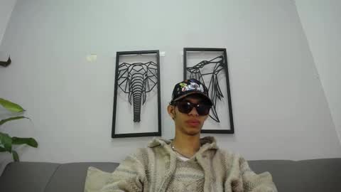 Snapshot of dylan_scotts chatting on 5, 10, 2025 dylan_scotts online show from 5, 10, 2025