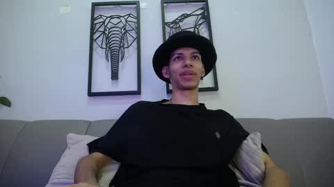 Snapshot of dylan_scotts chatting on 6, 10, 2025 dylan_scotts online show from 6, 10, 2025