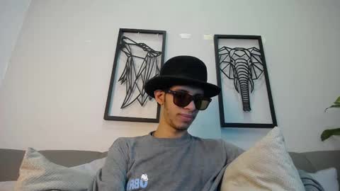 Snapshot of dylan_scotts chatting on 15, 10, 2025 dylan_scotts online show from 15, 10, 2025