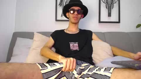 Snapshot of dylan_scotts chatting on 17, 10, 2025 dylan_scotts online show from 17, 10, 2025