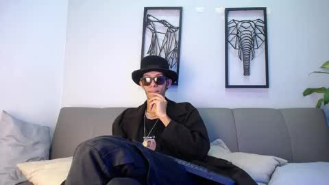 Snapshot of dylan_scotts chatting on 18, 10, 2025 dylan_scotts online show from 18, 10, 2025