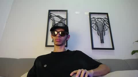 Snapshot of dylan_scotts chatting on 19, 10, 2025 dylan_scotts online show from 19, 10, 2025