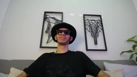 Snapshot of dylan_scotts chatting on 29, 10, 2025 dylan_scotts online show from 29, 10, 2025