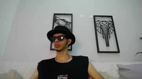 Snapshot of dylan_scotts chatting on 1, 11, 2025 dylan_scotts online show from 1, 11, 2025