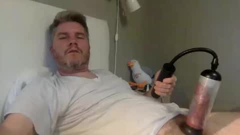 Snapshot of eagleraptor35 chatting on 15, 10, 2025 ER35 online show from 15, 10, 2025