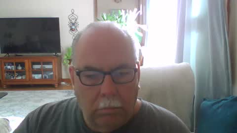 Snapshot of earl52 chatting on 1, 10, 2025 earl52 online show from 1, 10, 2025
