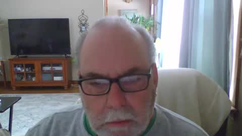 Snapshot of earl52 chatting on 5, 3, 2026 earl52 online show from 5, 3, 2026