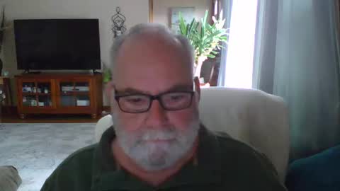 Snapshot of earl52 chatting on 5, 4, 2026 earl52 online show from 5, 4, 2026