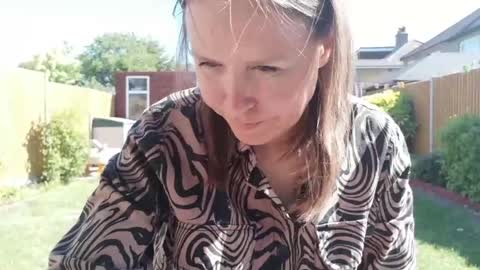 Nadia Ferreira  online show from 30, 4, 2026