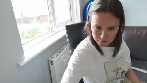 Nadia Ferreira  online show from 8, 5, 2026
