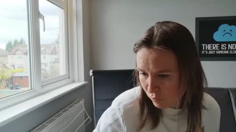 Nadia Ferreira  online show from 15, 5, 2026