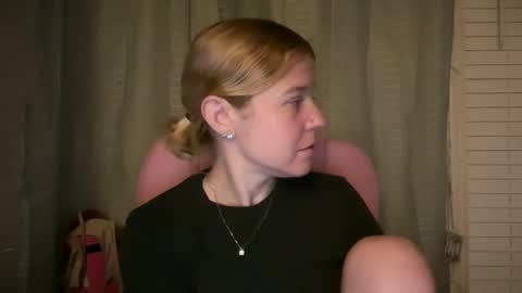 Snapshot of ebony8ivory chatting on 18, 4, 2026 americnbarbie online show from 18, 4, 2026