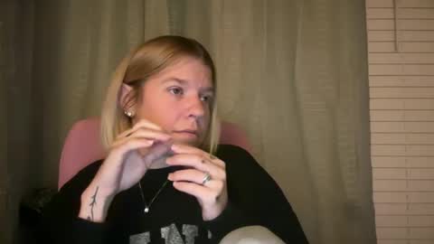 Snapshot of ebony8ivory chatting on 14, 5, 2026 americnbarbie online show from 14, 5, 2026