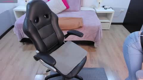 Snapshot of ebony_fantasy2 chatting on 21, 10, 2025 ebony_fantasy2 online show from 21, 10, 2025