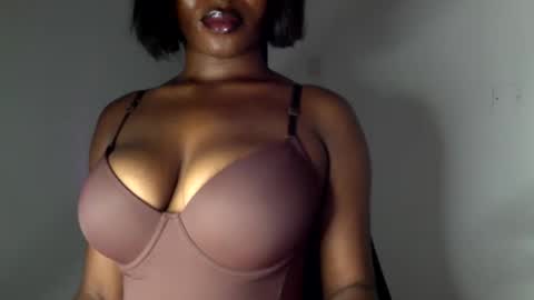 delilah online show from 27, 3, 2026