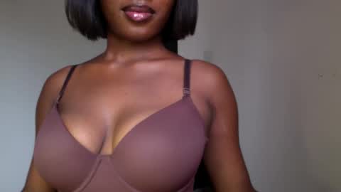delilah online show from 28, 4, 2026