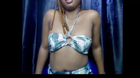 Snapshot of ebony_queenx chatting on 16, 11, 2025 Queen online show from 16, 11, 2025