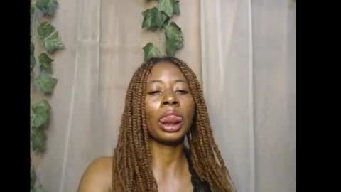 Snapshot of ebony_queenx chatting on 4, 12, 2025 Queen online show from 4, 12, 2025