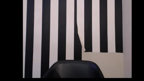 Snapshot of ebony_queenx chatting on 15, 12, 2025 Queen online show from 15, 12, 2025