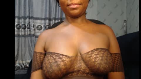 Snapshot of ebony_sexy_queen chatting on 8, 1, 2025 Racheal online show from 8, 1, 2025