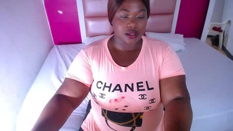 Snapshot of ebony_sugar_mommy chatting on 3, 12, 2024 MILENA online show from 3, 12, 2024