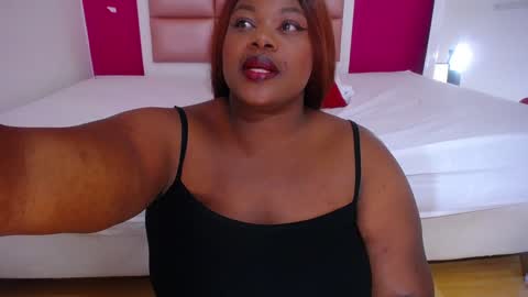Snapshot of ebony_sugar_mommy chatting on 15, 1, 2025 MILENA online show from 15, 1, 2025