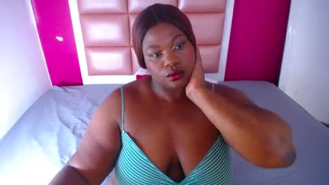 Snapshot of ebony_sugar_mommy chatting on 23, 1, 2025 MILENA online show from 23, 1, 2025