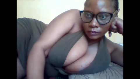 Snapshot of ebonybussy chatting on 12, 4, 2026 MAMITO online show from 12, 4, 2026