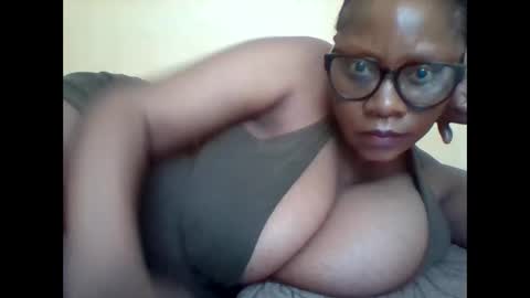 Snapshot of ebonybussy chatting on 13, 4, 2026 MAMITO online show from 13, 4, 2026