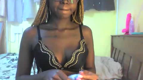 Snapshot of ebonymuse2 chatting on 14, 4, 2026 Ebonymuse2 online show from 14, 4, 2026