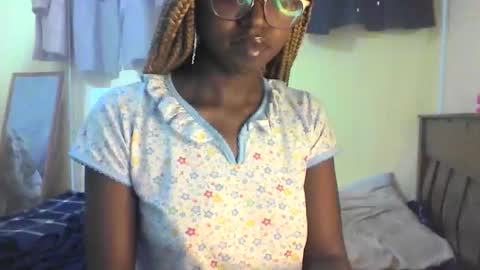 Snapshot of ebonymuse2 chatting on 16, 4, 2026 Ebonymuse2 online show from 16, 4, 2026