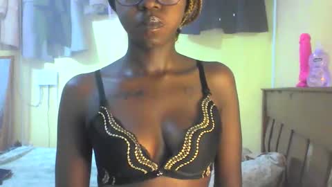 Snapshot of ebonymuse2 chatting on 20, 4, 2026 Ebonymuse2 online show from 20, 4, 2026