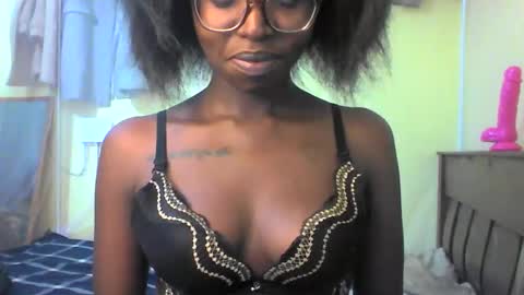 Snapshot of ebonymuse2 chatting on 10, 5, 2026 Ebonymuse2 online show from 10, 5, 2026