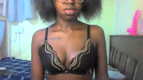 Snapshot of ebonymuse2 chatting on 12, 5, 2026 Ebonymuse2 online show from 12, 5, 2026