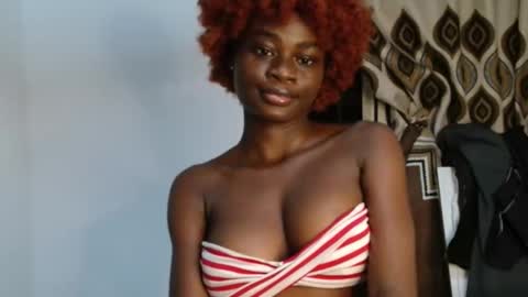 Snapshot of ebonypetiti chatting on 25, 3, 2026 queen online show from 25, 3, 2026