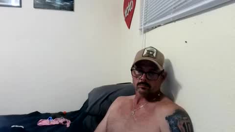 Snapshot of edgeonthebeach727 chatting on 4, 4, 2026 edgeonthebeach727 online show from 4, 4, 2026